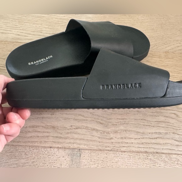 BRANDBLACK
Kashiba Lux Slides size 6.5 - Picture 3 of 6